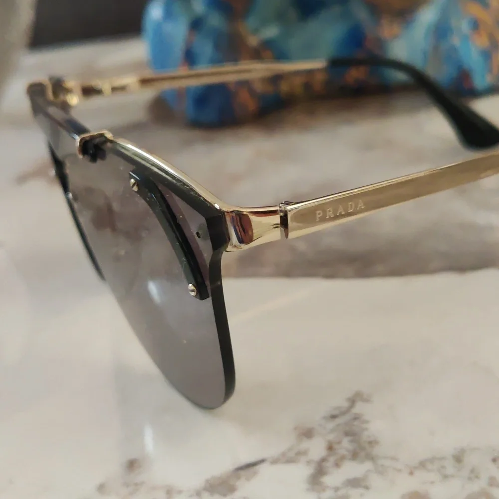 Prada very cute Women's sunglasses - Picture 6 of 9